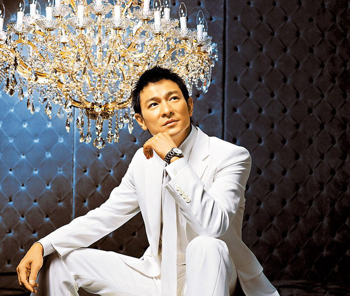 在刘德华和谢贤之间,那份深深的友谊如同老酒,越发醇厚.