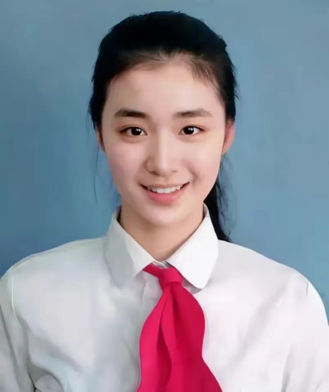 王楚然出道前和出道后,像变了个人,越来越漂亮,演技能跟上就好了,否则
