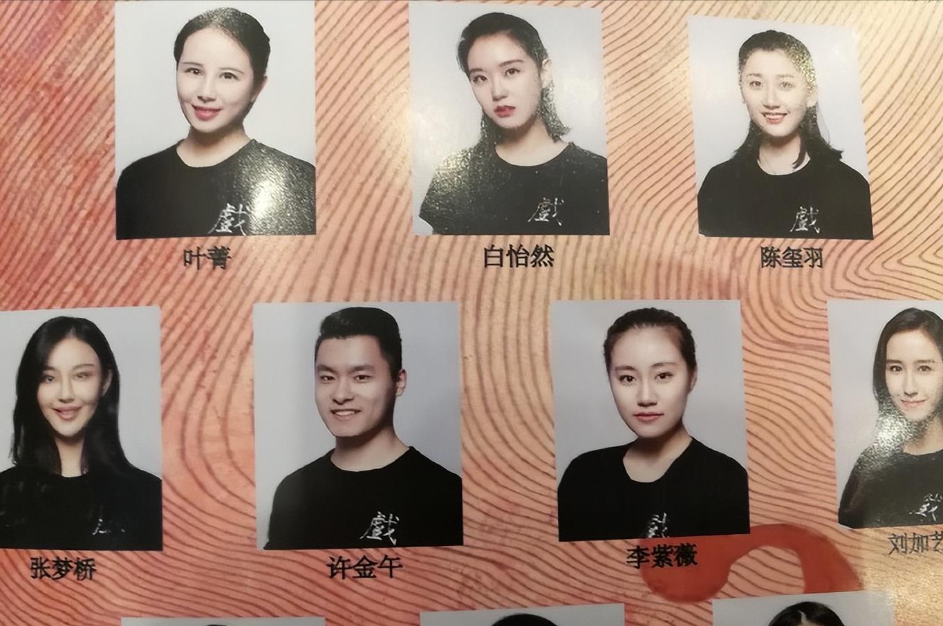 他是国家一级演员,娶恩师女儿为妻,生下双胞胎儿子如今比他还火