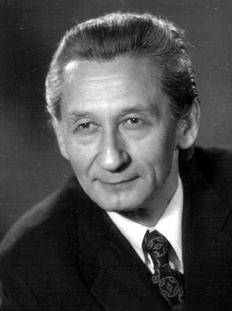 配音大咖邱岳峰:第三次自杀后离世,58岁的人生太悲情