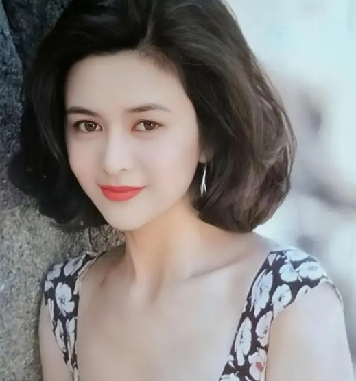 62岁关之琳发福认不出!脸部圆润秀色可餐,但与巅峰时期判若两人