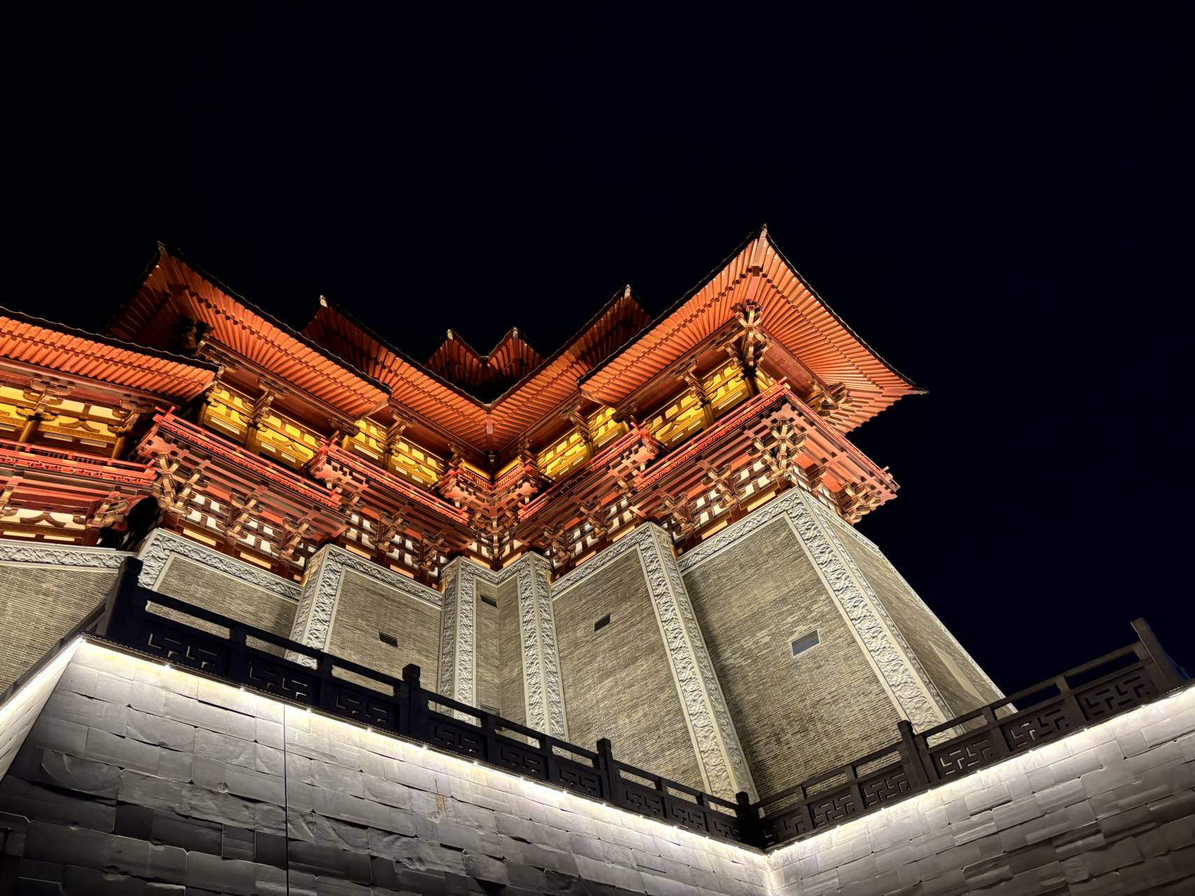 城市点评#  到洛阳旅行的话,不妨去感受一下应天门广场的夜景.