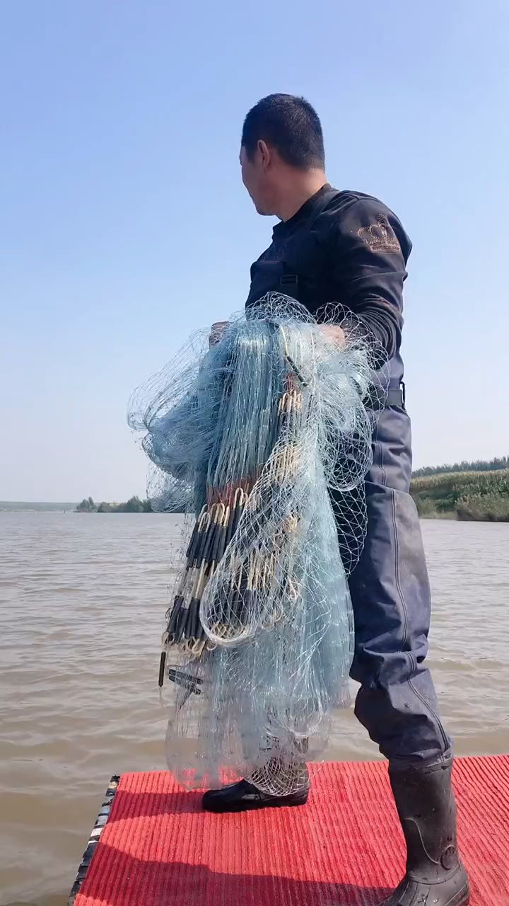 河边无意中拍到的,这网逮鱼真过瘾