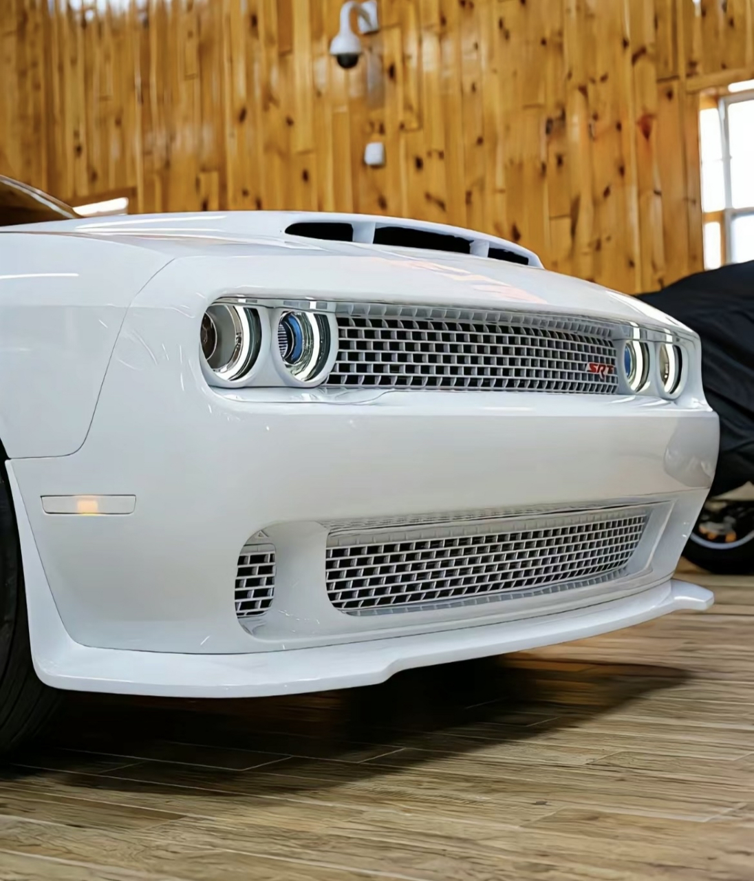 少见的纯白色道奇地狱猫,好看[得意]