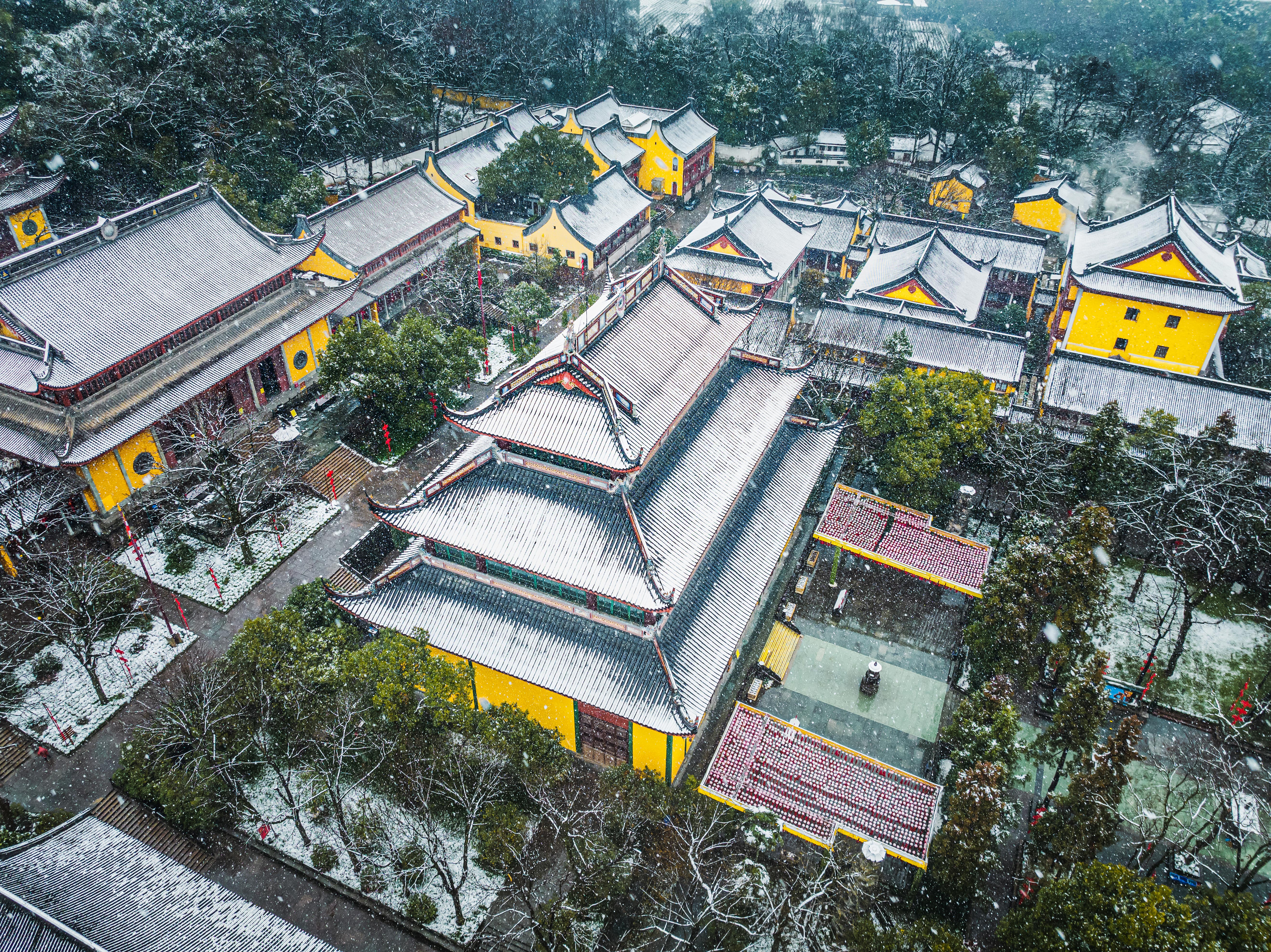 杭州灵隐寺:探索千年古刹的静谧与禅意