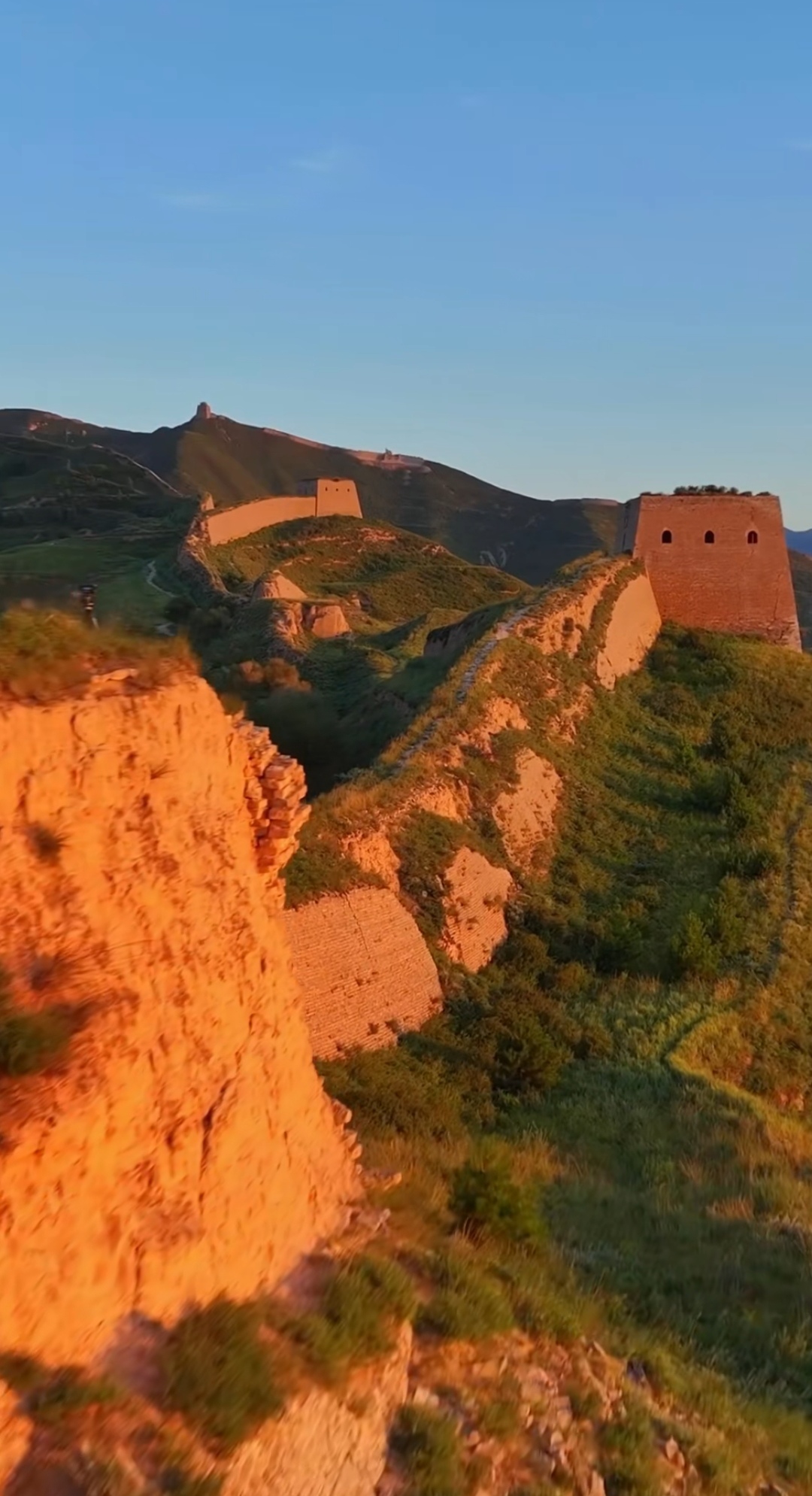 山西省境内的长城(左图) 河北省境内的长城(中图) 河南省境内的长城