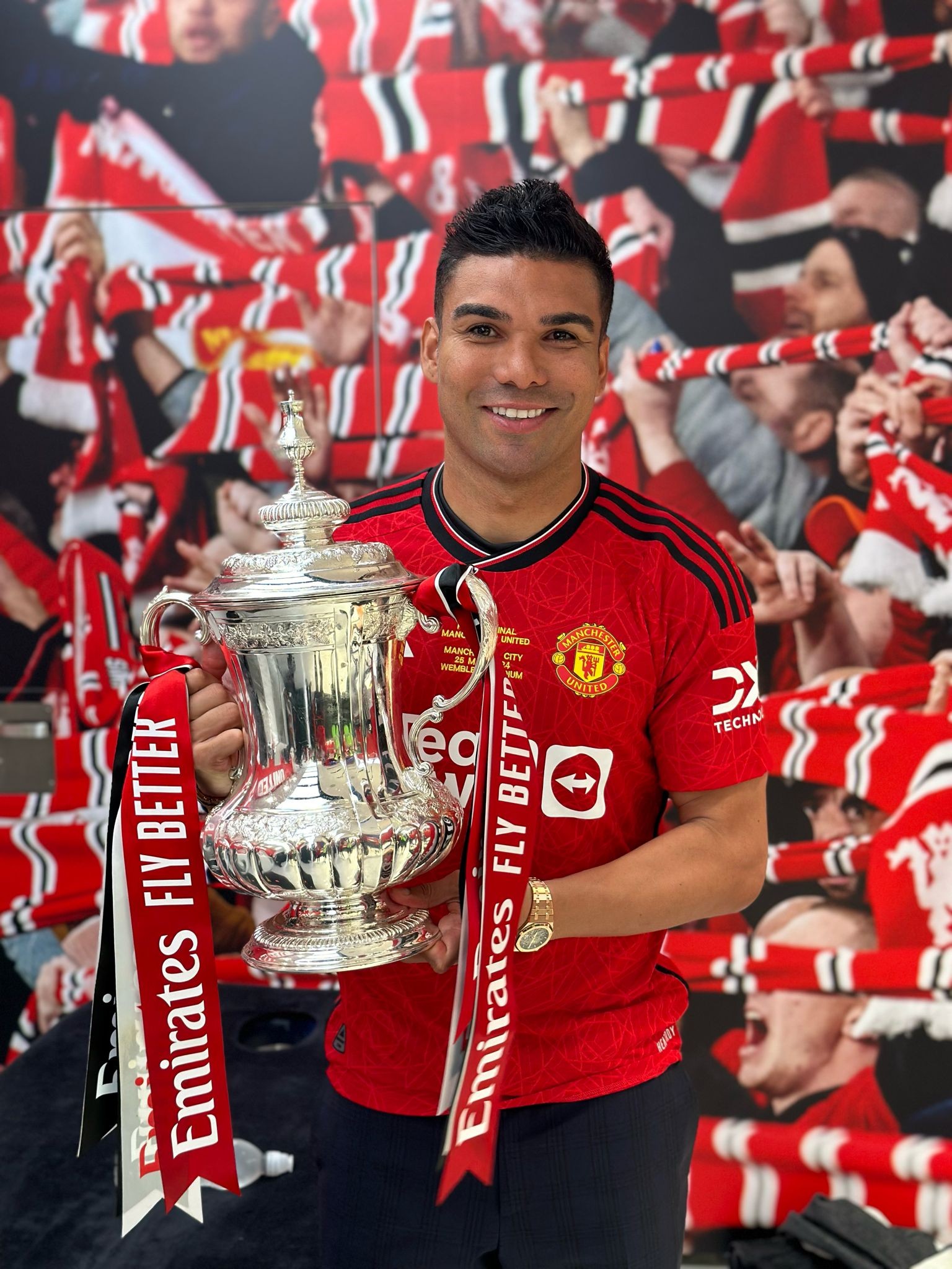 曼联决定在2024年夏天以3500万欧元的价格出售卡塞米罗,卡塞米罗目前