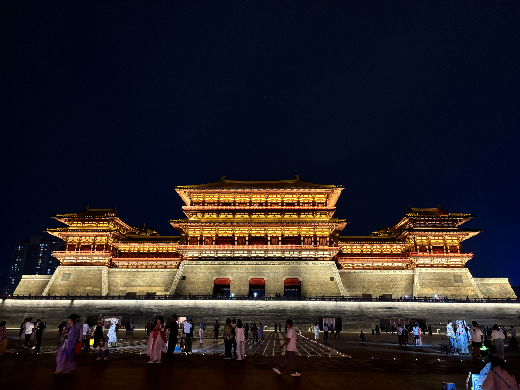 城市点评#  到洛阳旅行的话,不妨去感受一下应天门广场的夜景.