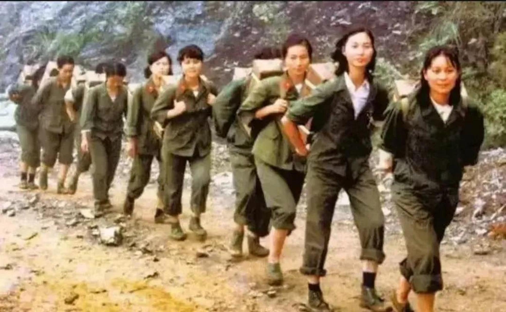 老山女兵再聚首照片图片