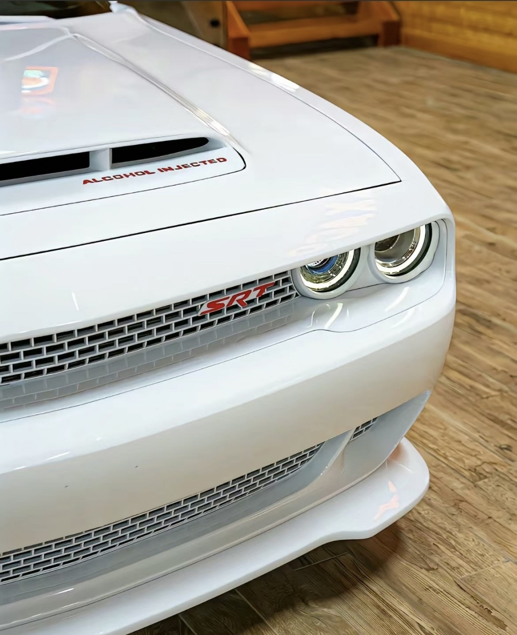 少见的纯白色道奇地狱猫,好看[得意]