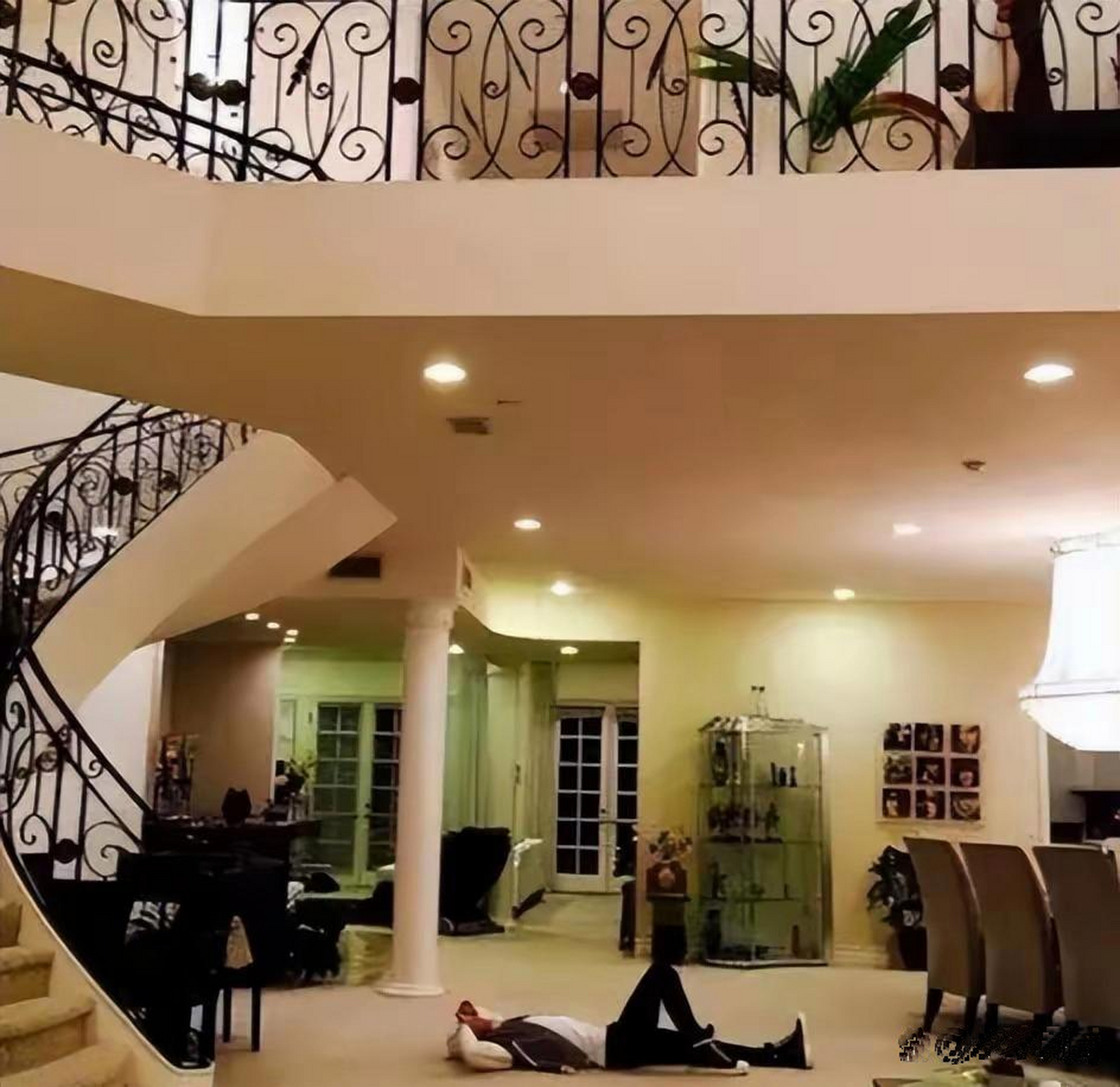 孙俪住着7万一平的豪宅,购物去小超市.