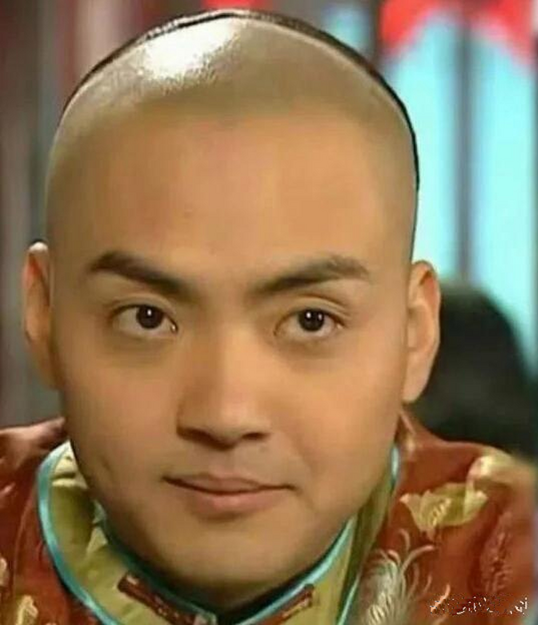 单从外形来说,黄晓明比朱宏嘉更帅