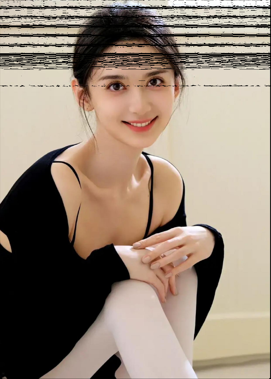 老实说,这位比高亚麟年轻26岁的女演员,身材和长相简直是完美,让人