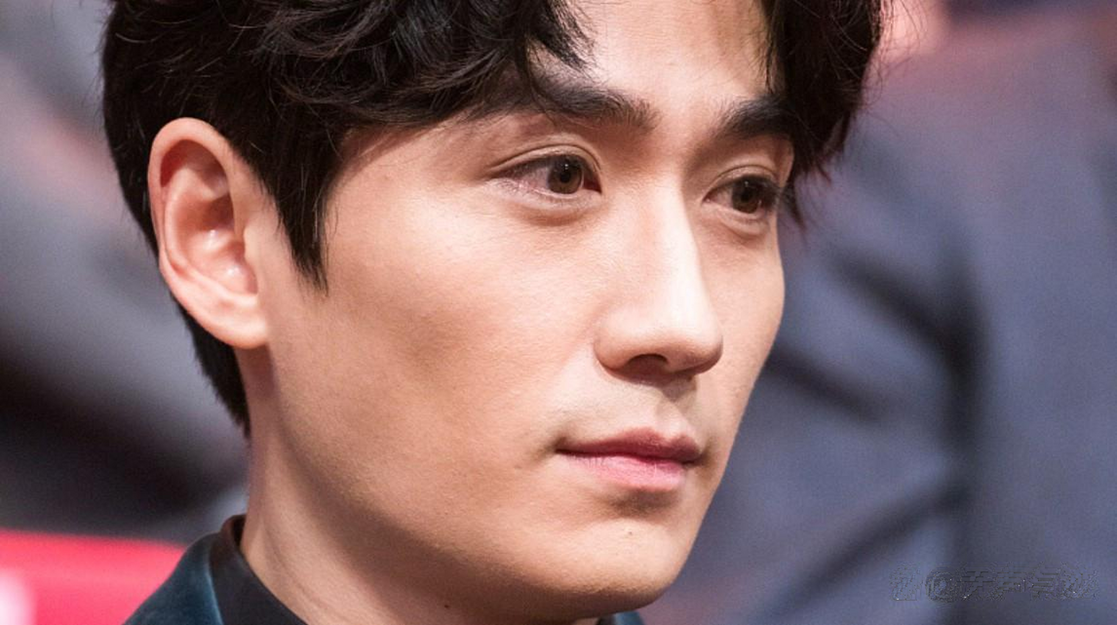 朱一龙和刘烨的眼睛,好像,有么有?都是一双桃花眼,形状一模一样