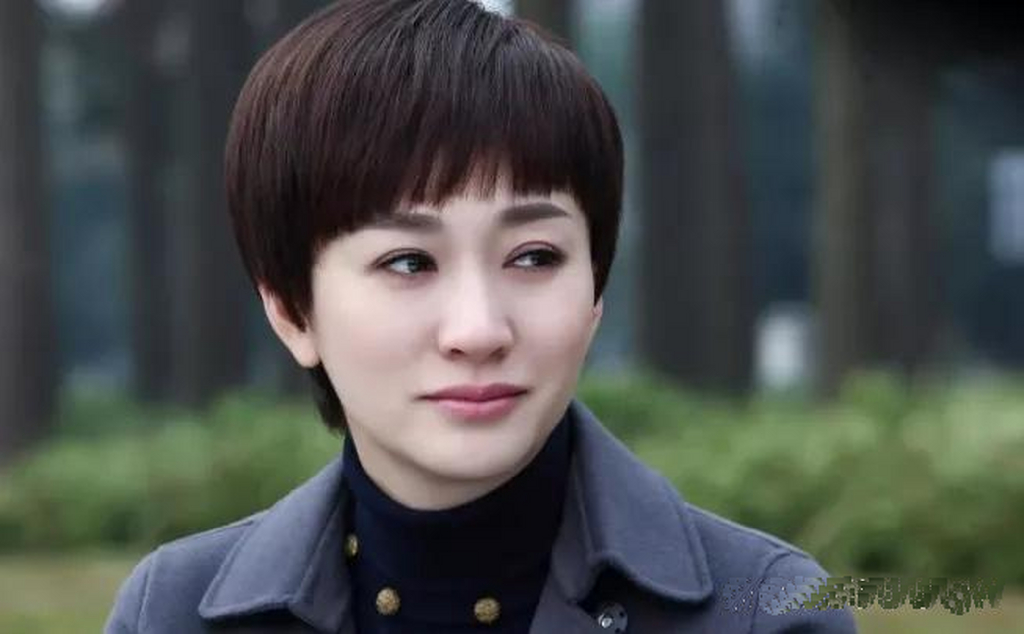 李小冉留短发真的是颜值荒漠