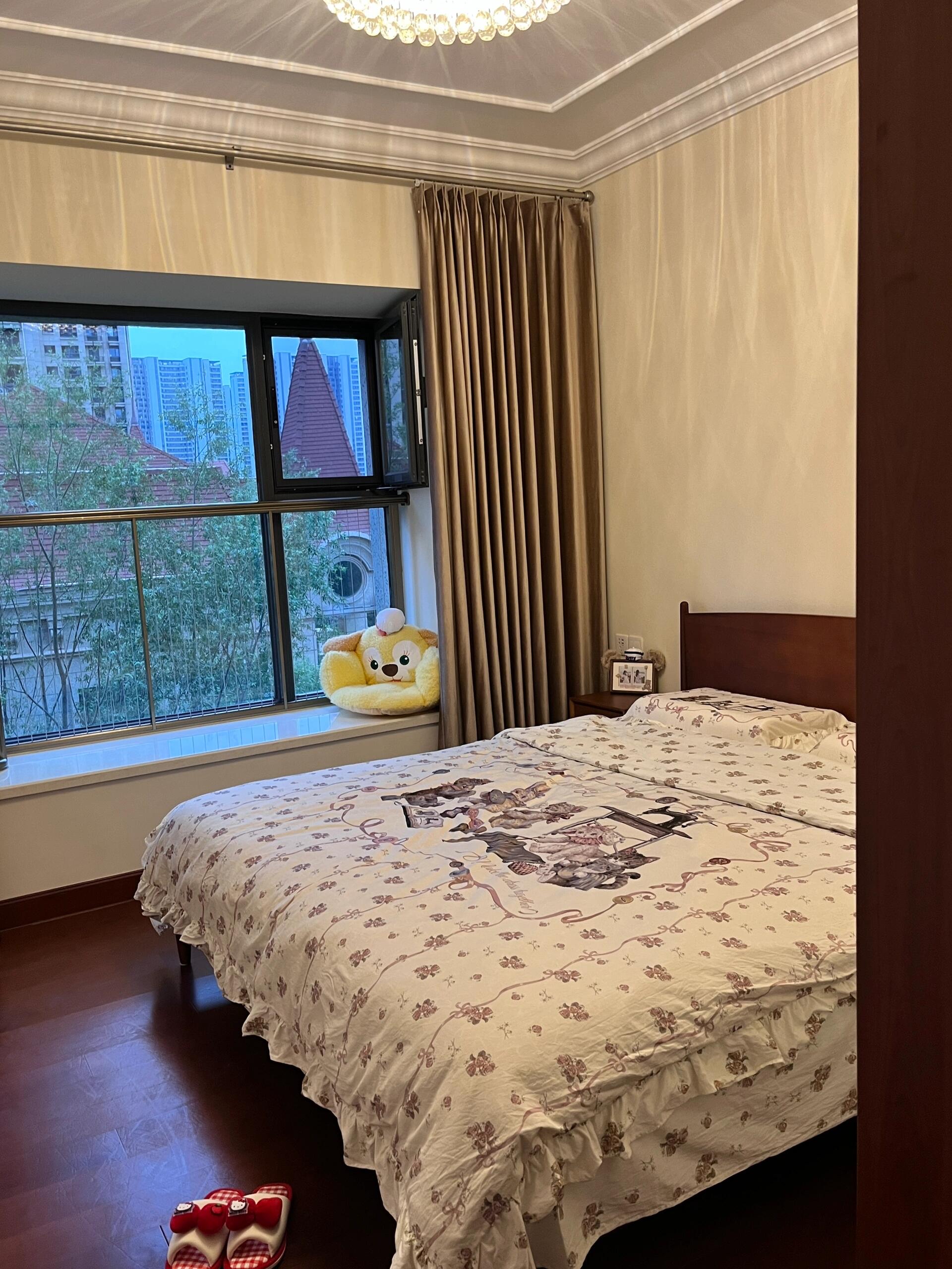 为了省钱,精装房不做任何变动,直接添置家具家电,效果还是蛮不错的