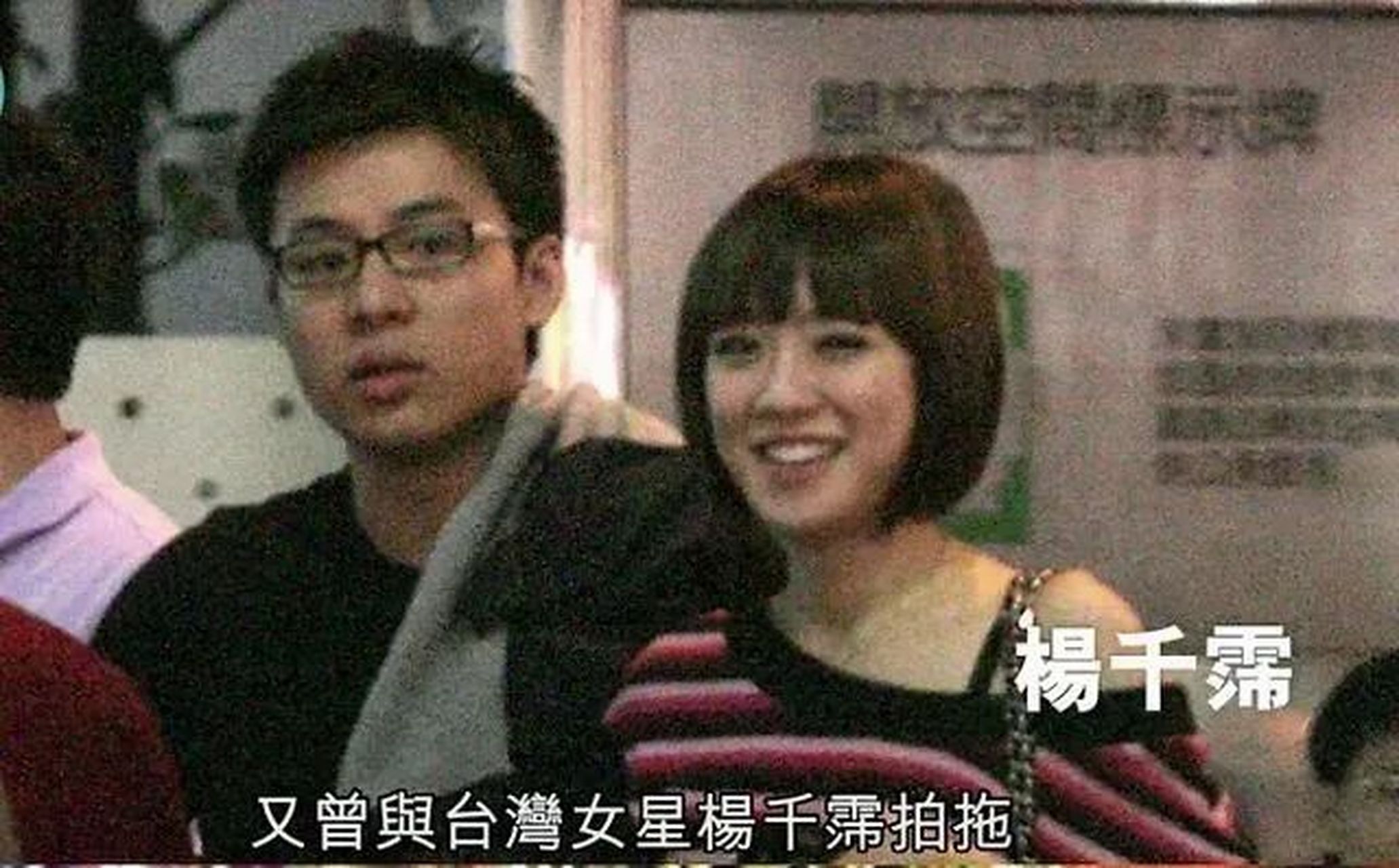 霍启仁经历丰富,曾卷入多起绯闻,如今在父母庇佑下逐渐接触家族产业.