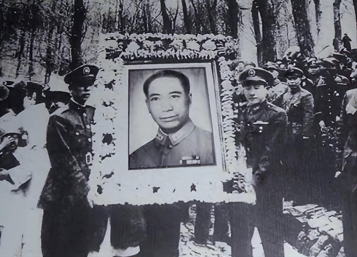 戴笠墓地:七个老农挖了一星期才挖开,随后尸身被丢弃水池里