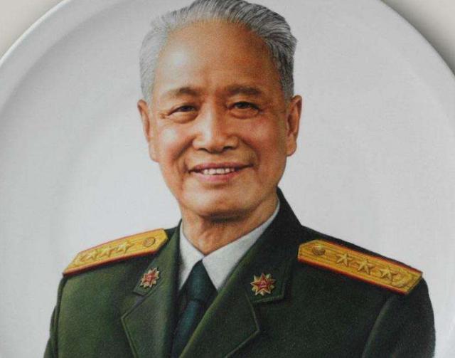 1948年,房东大娘神秘兮兮地问张震:粟司令员怎么天天喝"铁水"