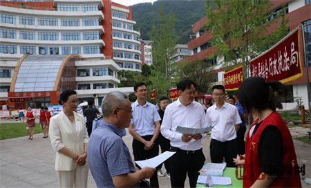 宣汉职专积极参与县"八五"普法 暨《职业教育法》宣传活动