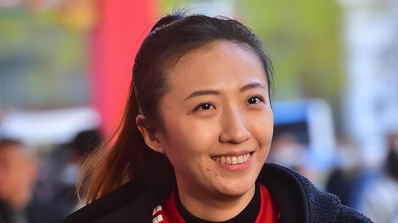 朱婷该不该替补?张常宁丁霞说了实在话,女排队长摊牌,球迷懂了