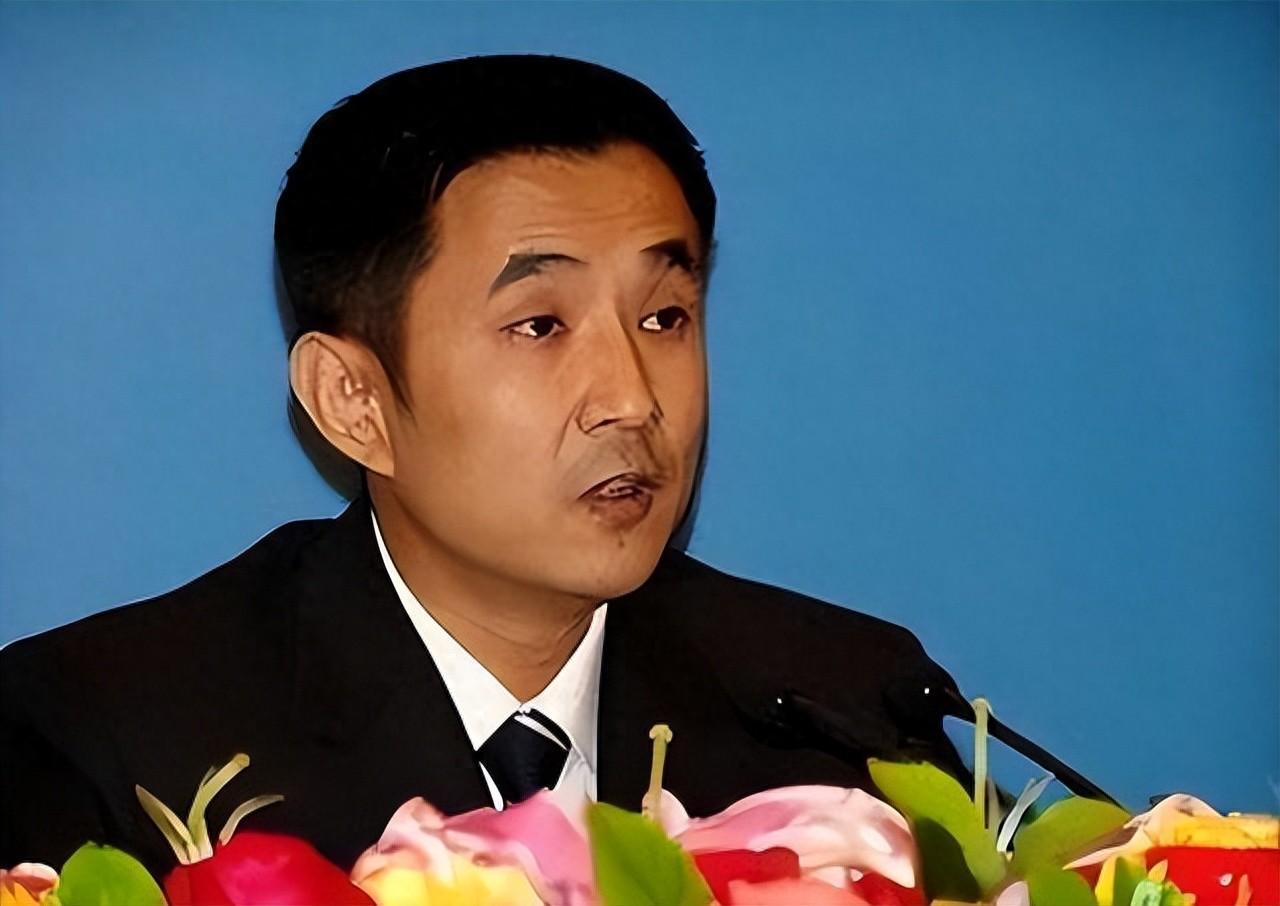 王永红:公司破产欠800亿,套61亿带女明星出逃,亲爹逝世都不回