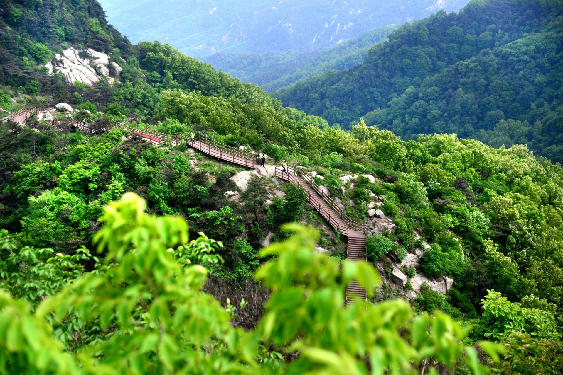 临沂周边旅游资源丰富,推荐地下大峡谷,萤火虫水洞,云蒙风景区,龟蒙
