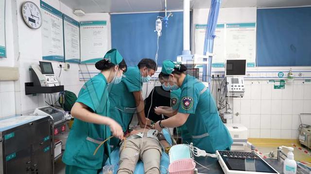 回顾:13岁女孩怒喝百草枯,抢救后状态奇好,医生暗示准备后事