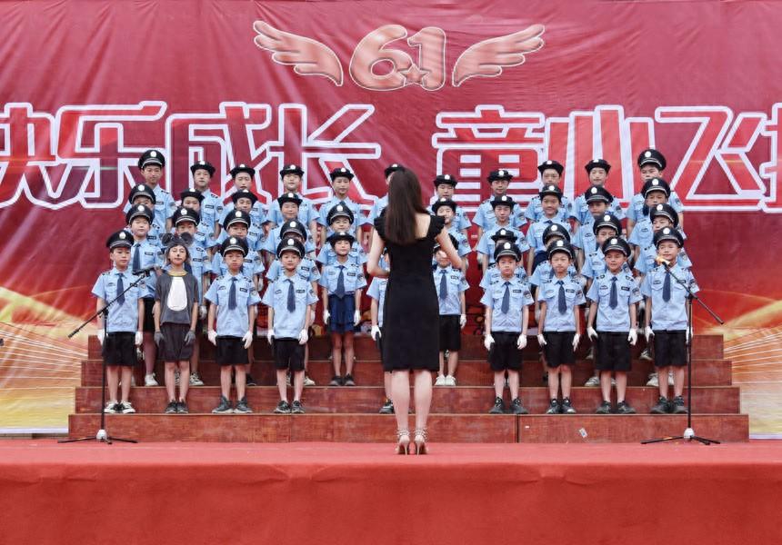 隆回县金石桥镇中心学校举办"六一"儿童节文艺汇演