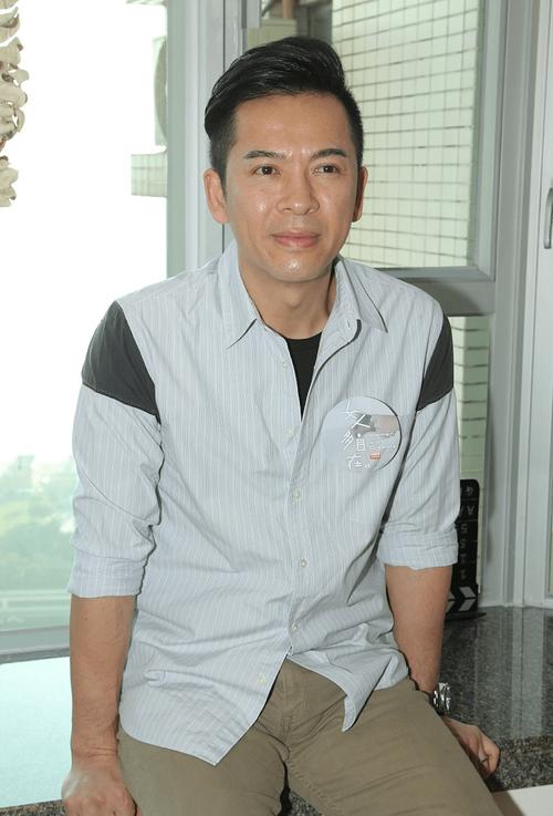 老戏骨郭政鸿离开tvb后,在内地酒吧商演,冷酷出场被说是耍大牌