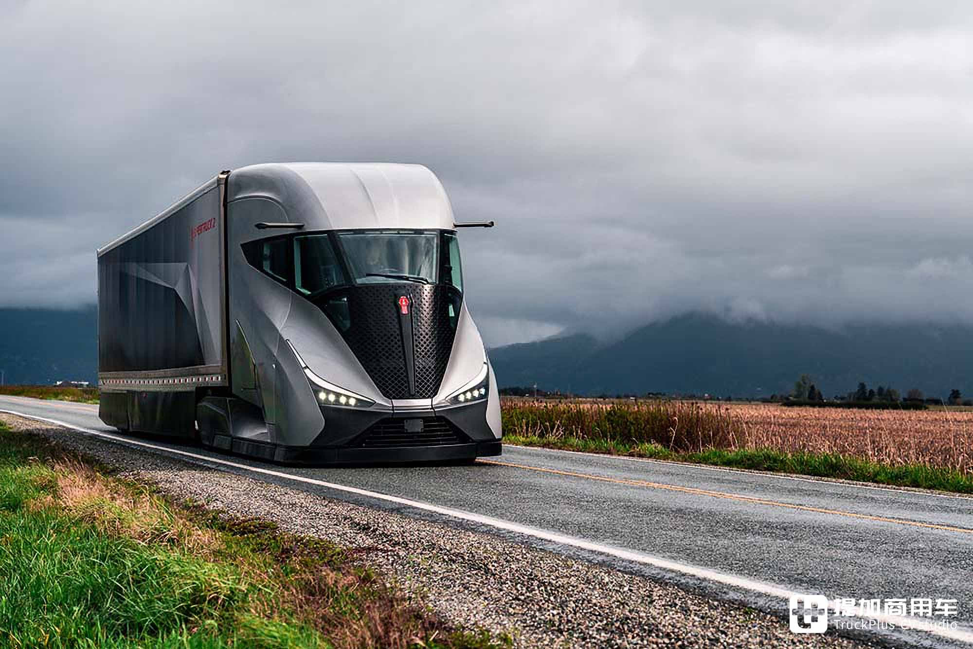 高铁外观设计,驾驶室中置,带你看肯沃斯2代超级卡车有多厉害