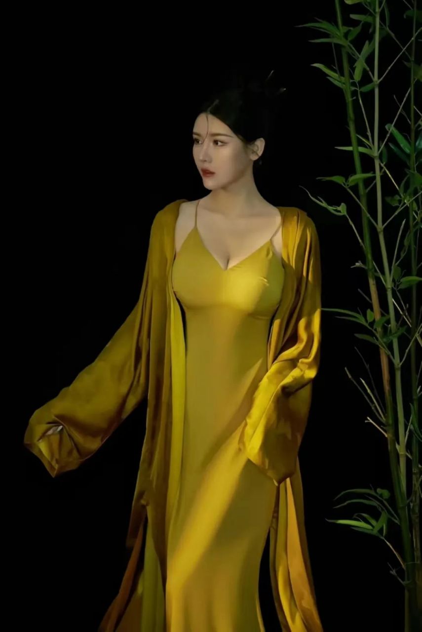 [原文:健身女网红"刘太阳"身材.
