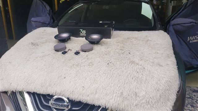 佛山日产楼兰汽车音响改装德国彩虹ae-c260两分频改装案例