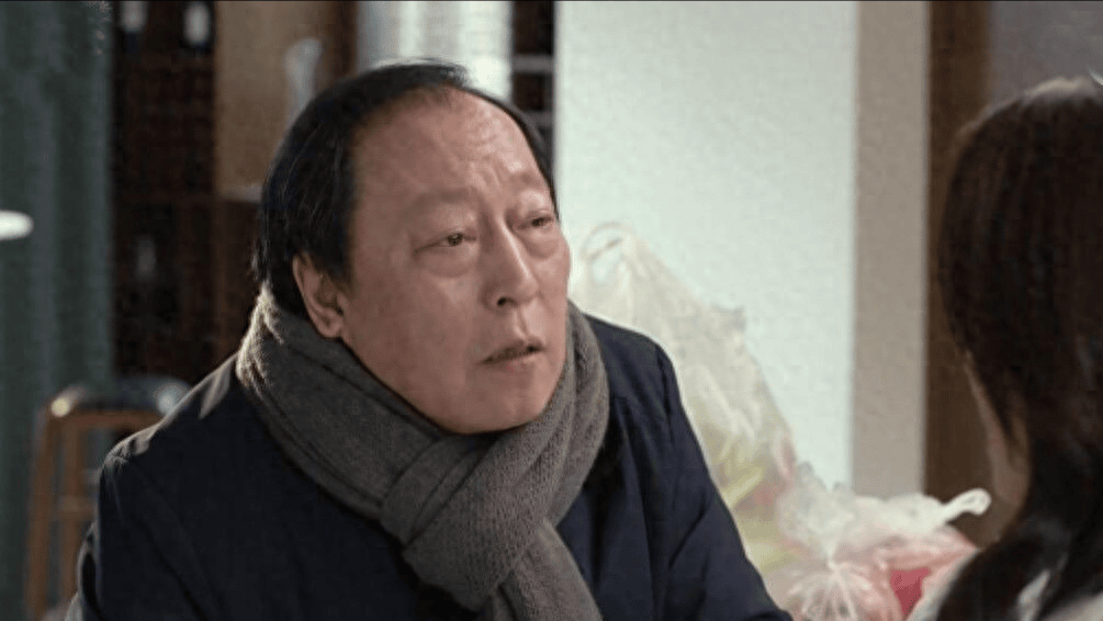 随着相处的次数增多,张伟感觉自己对李婷有了一些特别的感觉,尽管他还