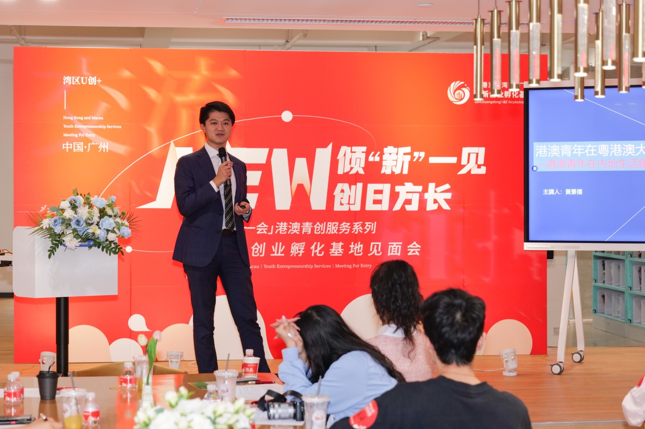 全国青联澳区委员,澳门青年联合会副理事长,澳门法律交流协进会会长黄