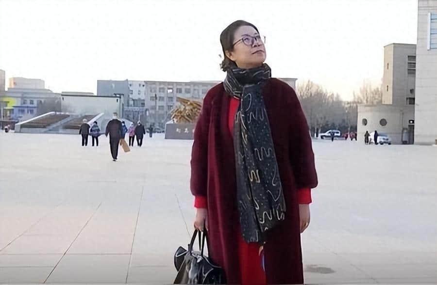 李打强此刻的心情复杂,他看着刘晓梅,忍不住说:"这次的事情,确实让我