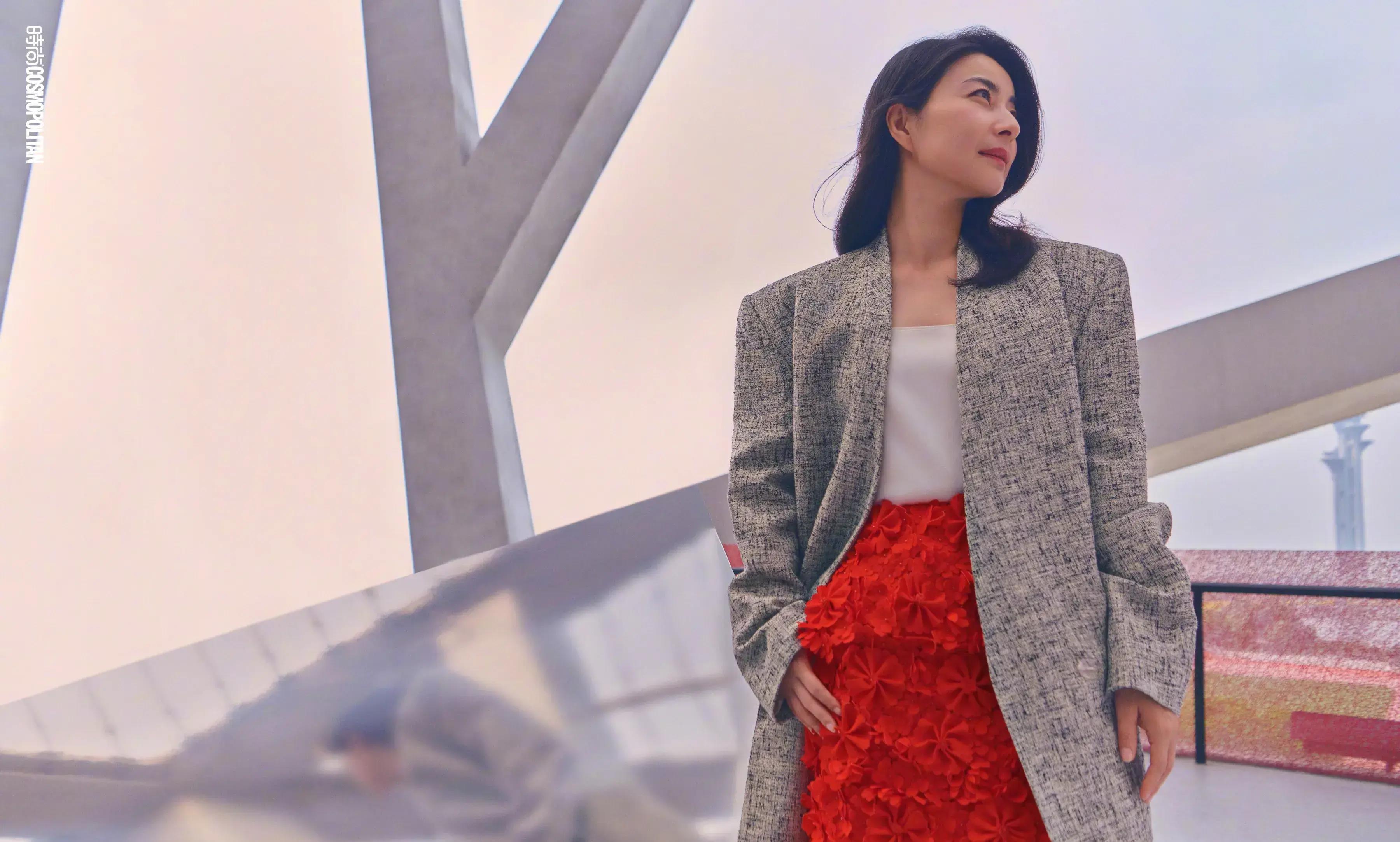 跳水皇后郭晶晶登cosmo封面!穿斜肩礼服高贵大气,尽显东方美