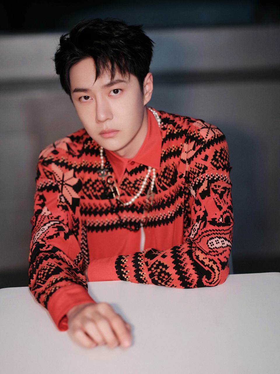 2022年这就是街舞5里面的王一博几套造型,红衣服的王一博帅气又英俊