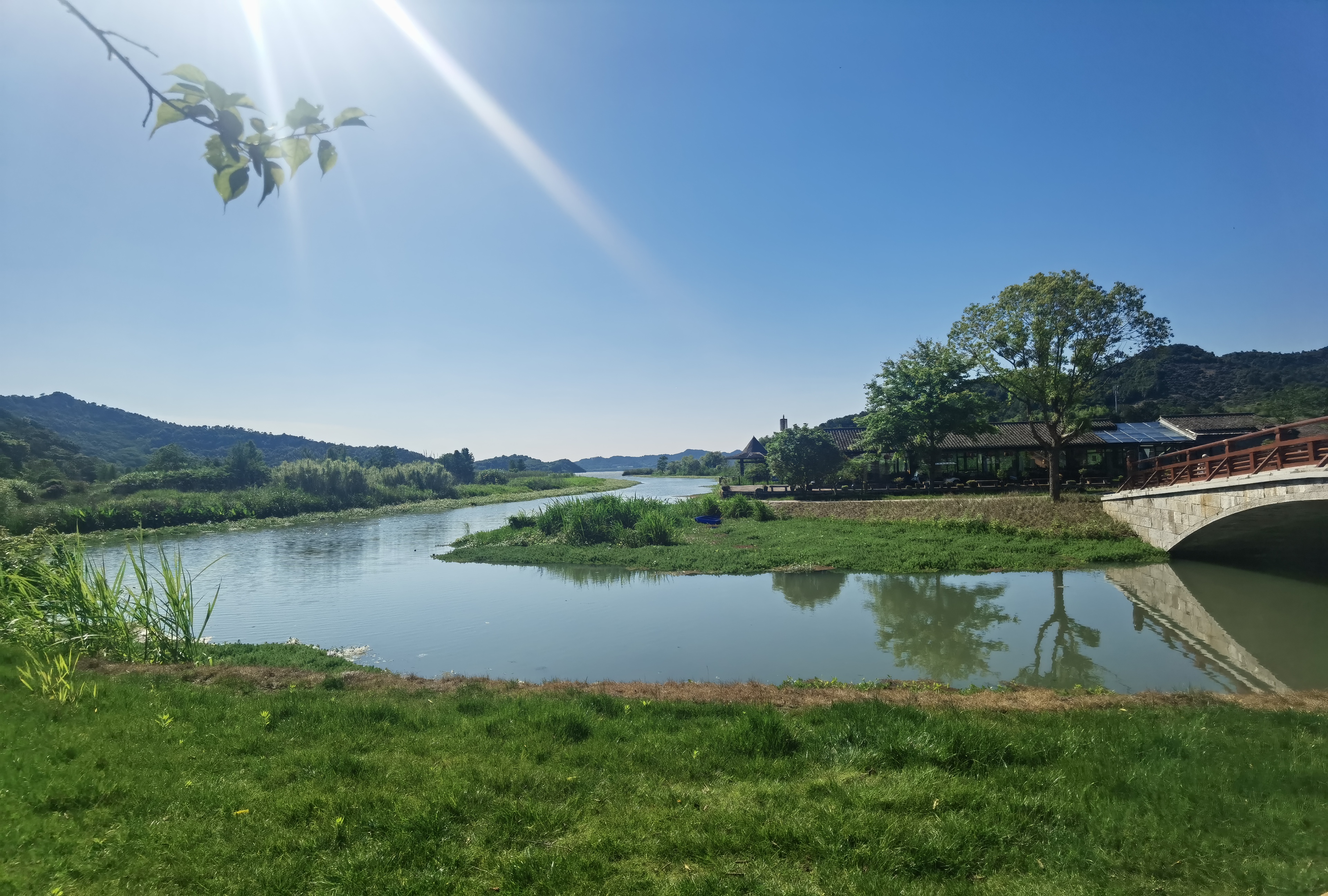 东钱湖景区坐几路公交车(东钱湖景区坐几路公交车到达)