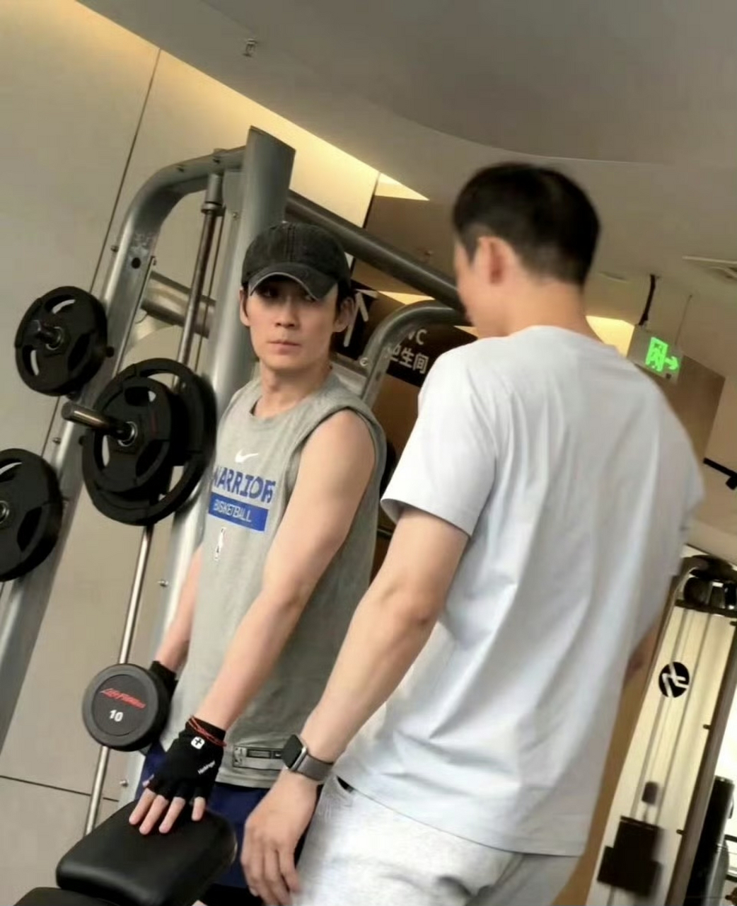路人偶遇朱一龙健身,这状态怎么样啊?