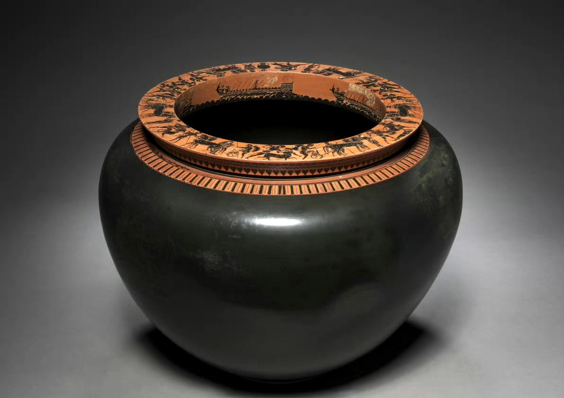 美国克利夫兰艺术博物馆收藏的圆底黑绘陶罐,出土于希腊阿提卡地区,口