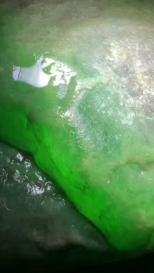 点击头像进入直播,翡翠原石色料