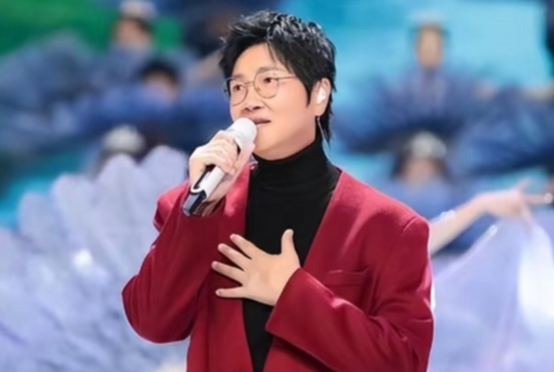 近日,孙楠和那英的相继现身长沙,无疑为即将到来的《歌手》节目增添了