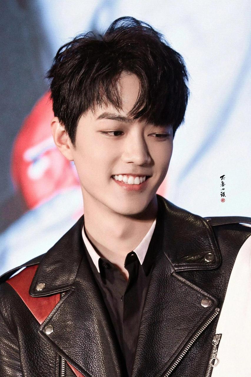 肖战的门牙好可爱,想偷啊 #动态连更挑战