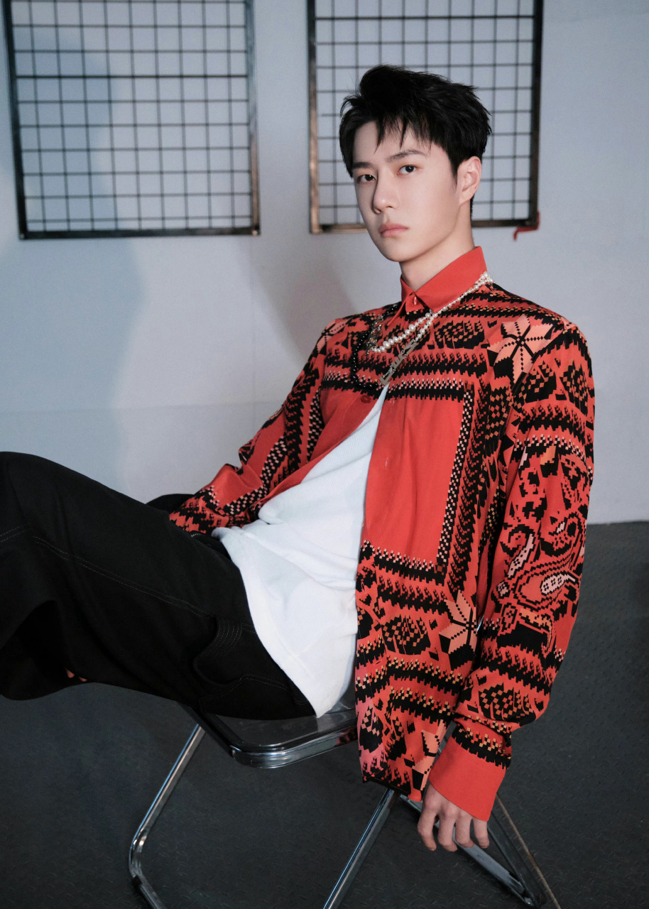 2022年这就是街舞5里面的王一博几套造型,红衣服的王一博帅气又英俊