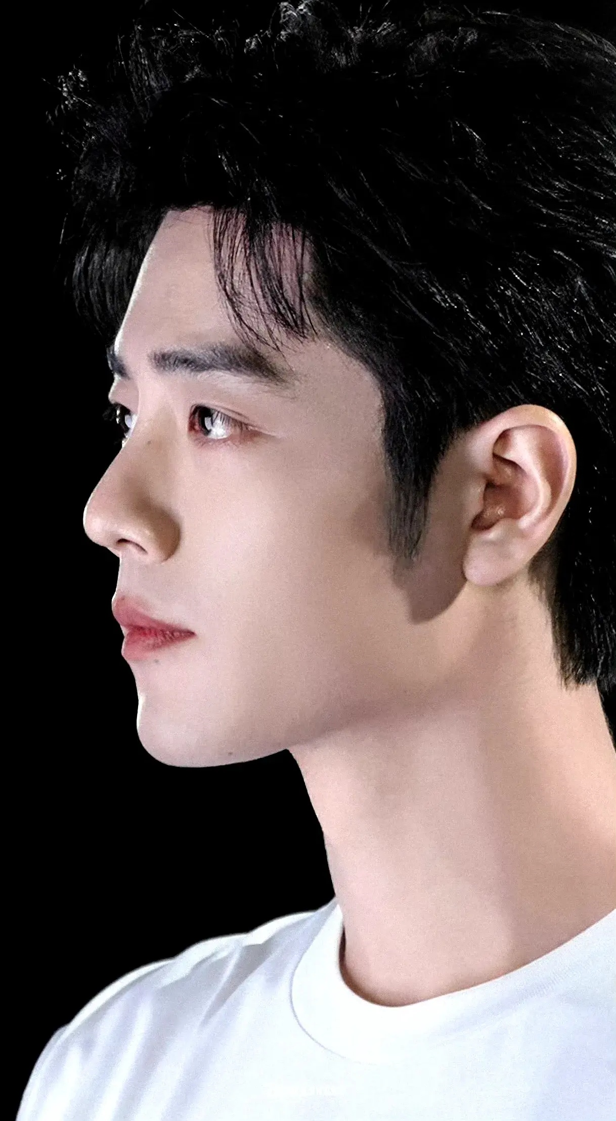 才看到说米兰时装周那个很吵很吵的男代拍因为代拍肖战火了,现在都有