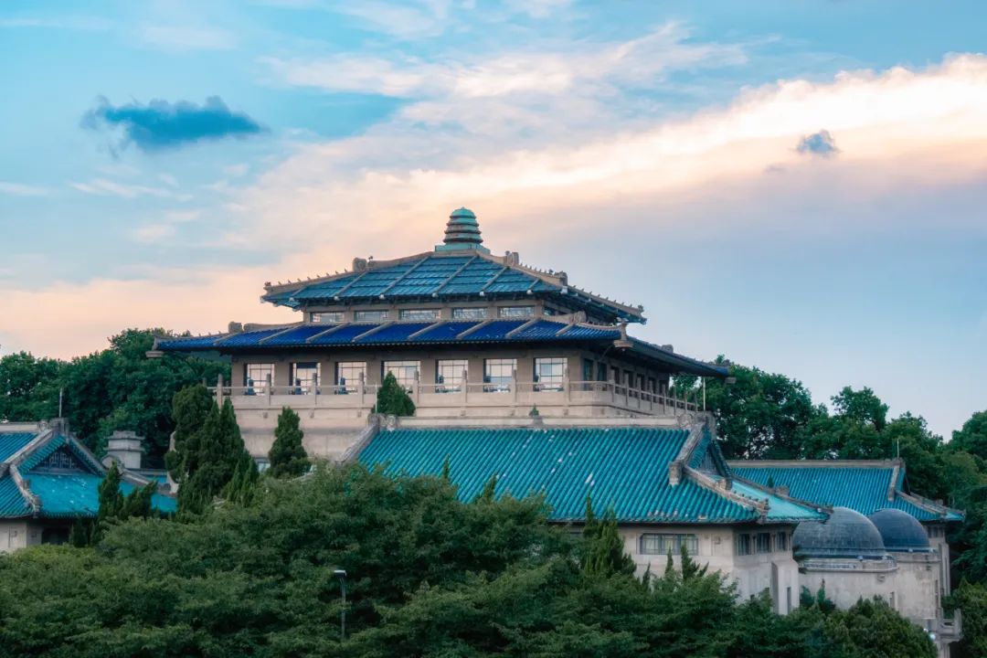 武汉大学雷军班配置非常高,武大非常重视,考生可以通过两种方式进入