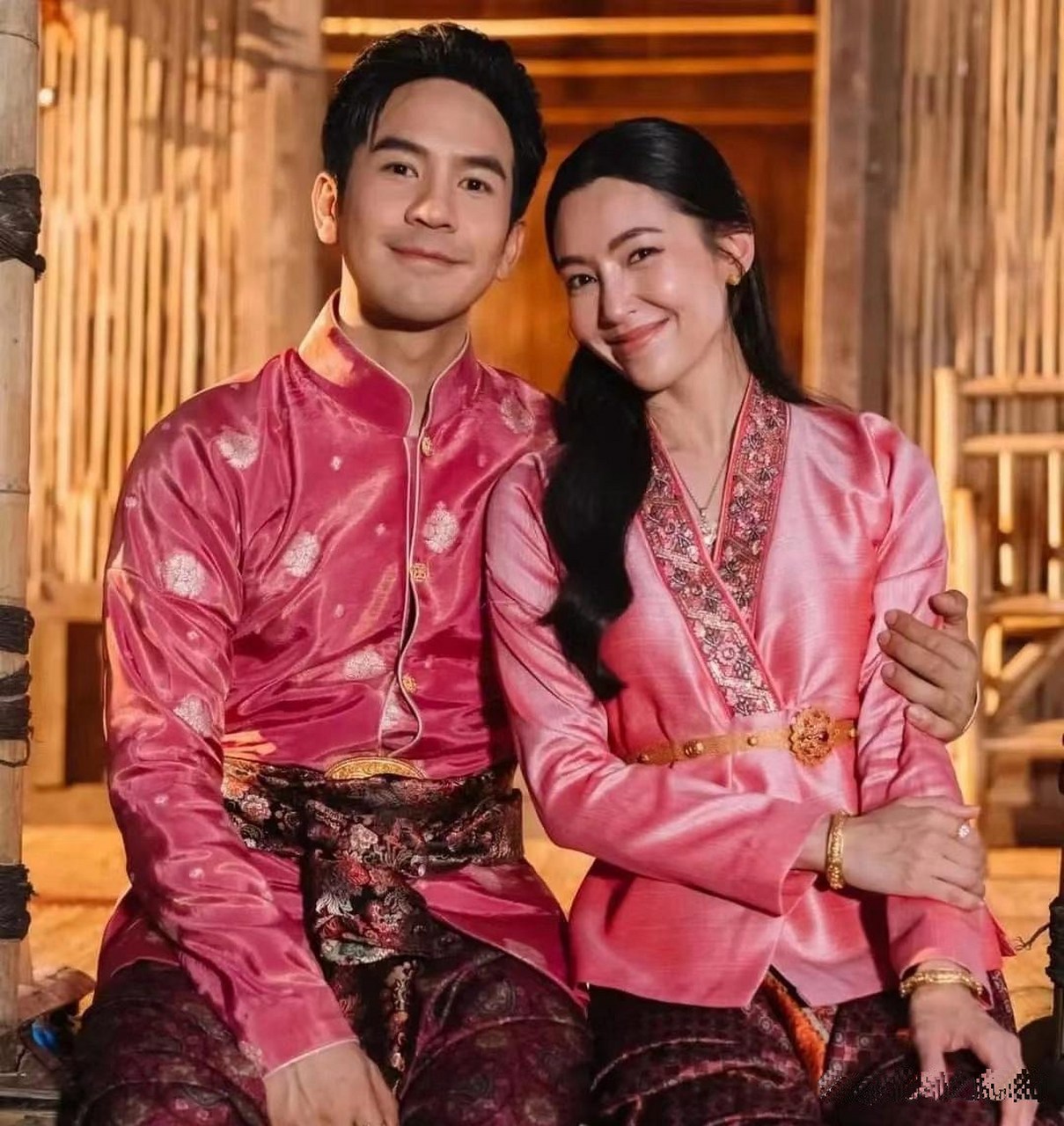 泰剧《天生一对2》一会儿结婚,一会儿哭,一会儿儿孙满堂,一会儿生老病