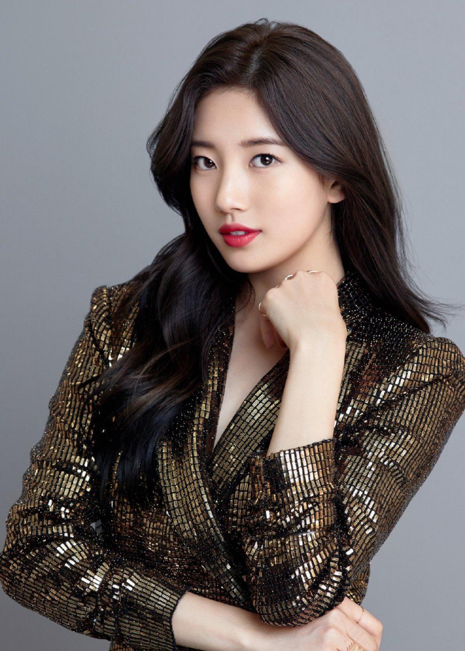 裴秀智写真壁纸,女神风采,时尚魅力尽显!