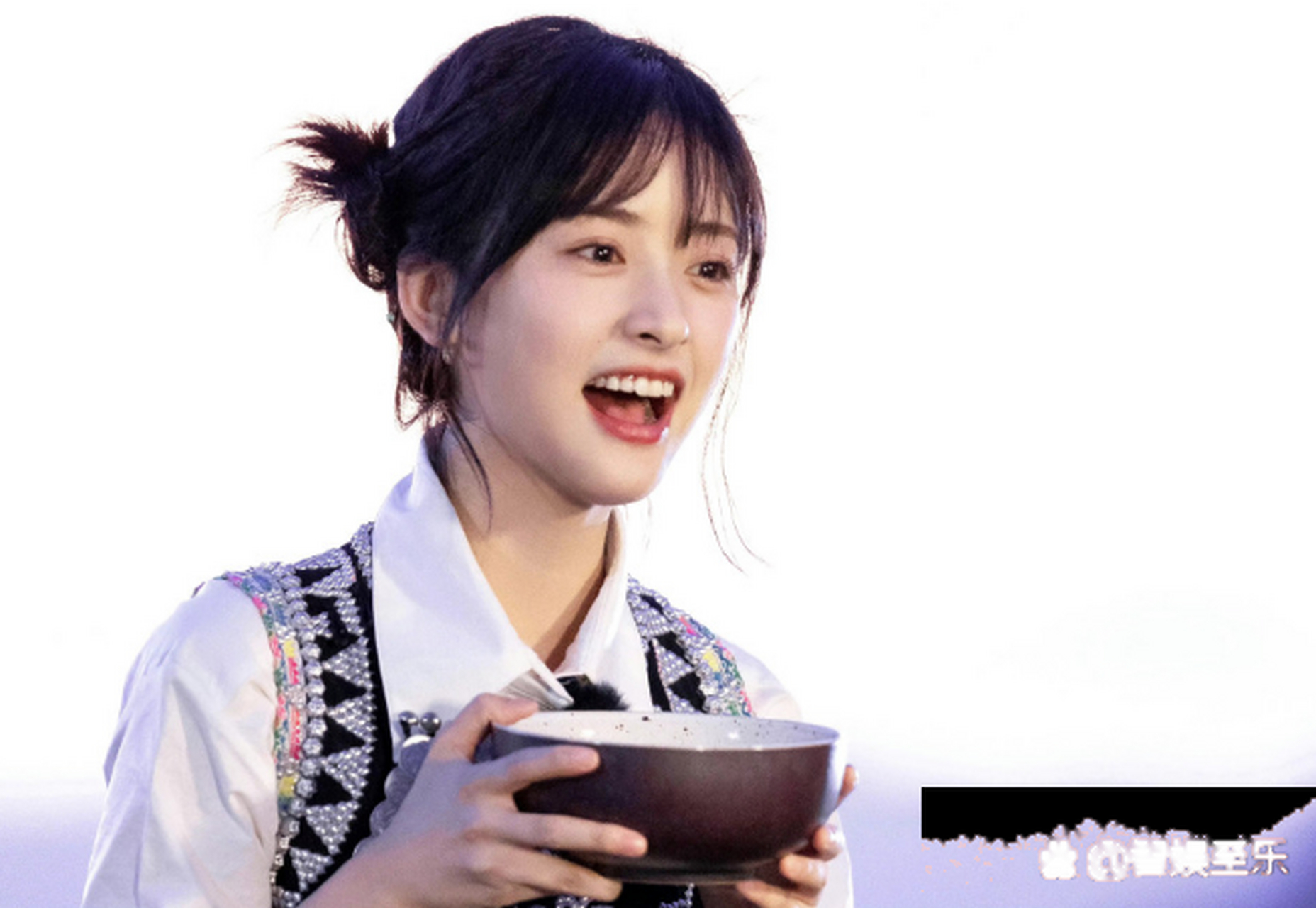 沈月与王鹤棣一出道就合作,演的是热门的流星花园题材,当时算是走红了